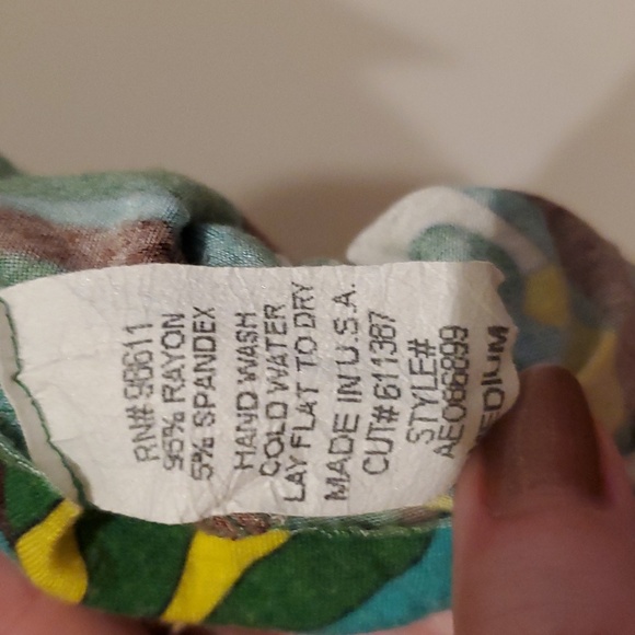 Bright patterned top with open back and adjustable tie - Picture 3 of 4